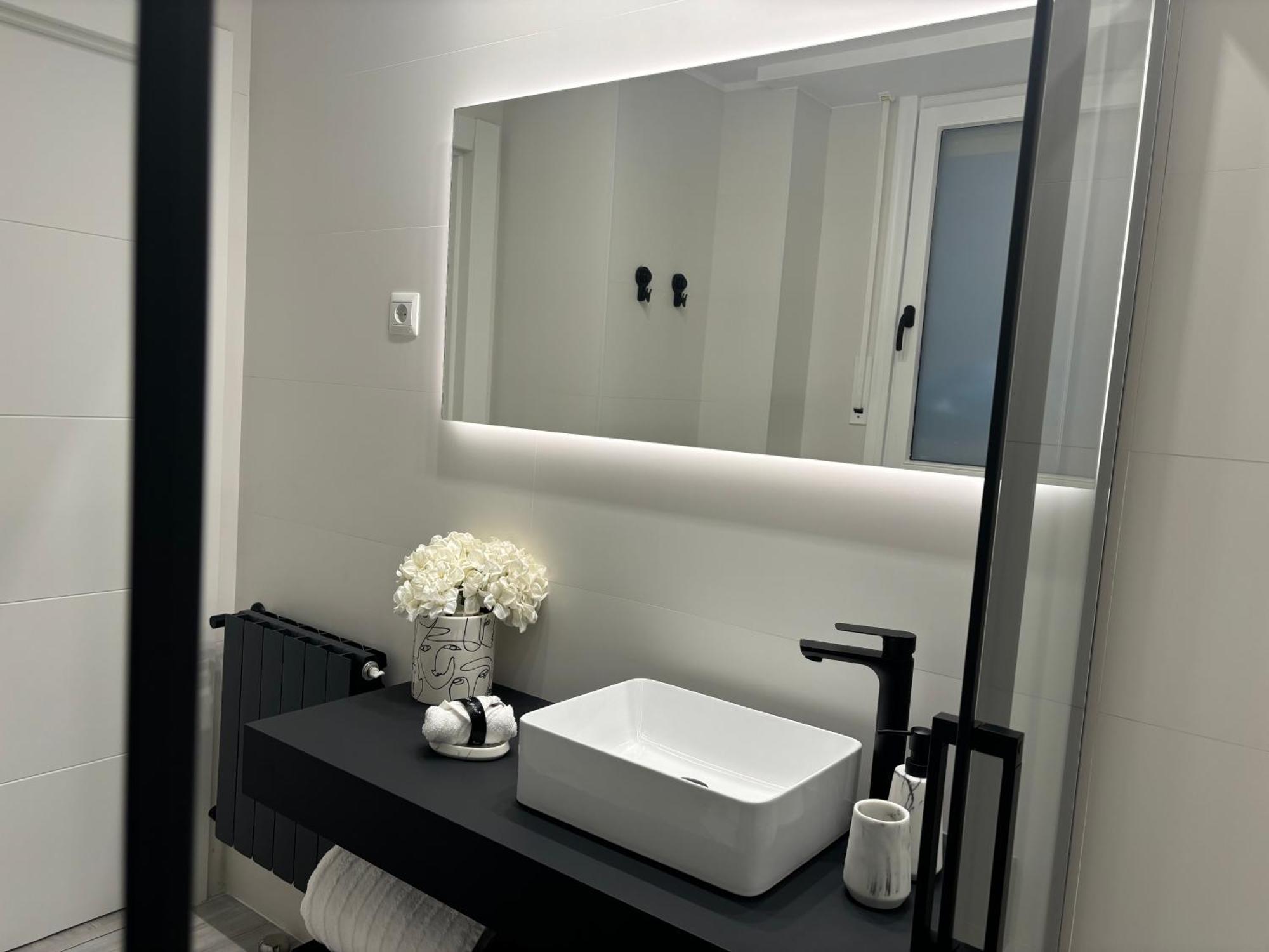Black And White Suite Cervantes Castro Urdiales Zewnętrze zdjęcie