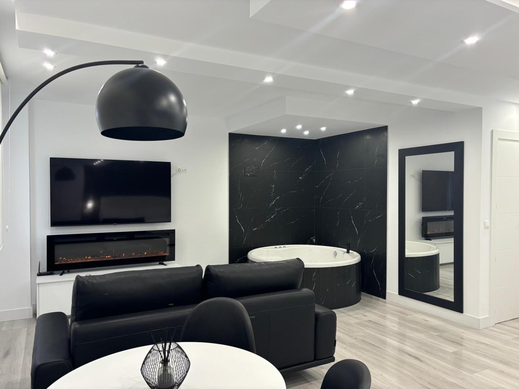Black And White Suite Cervantes Castro Urdiales Zewnętrze zdjęcie